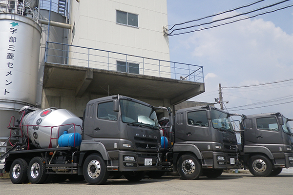 ミキサー車の写真